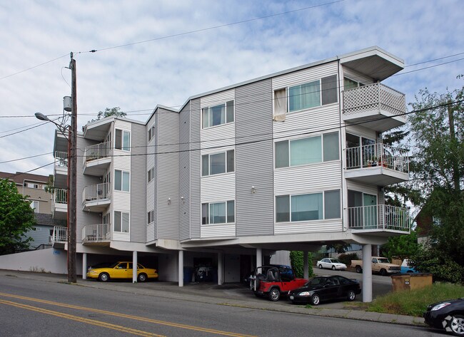 Primary Photo - Green Lake Park View Apartments
