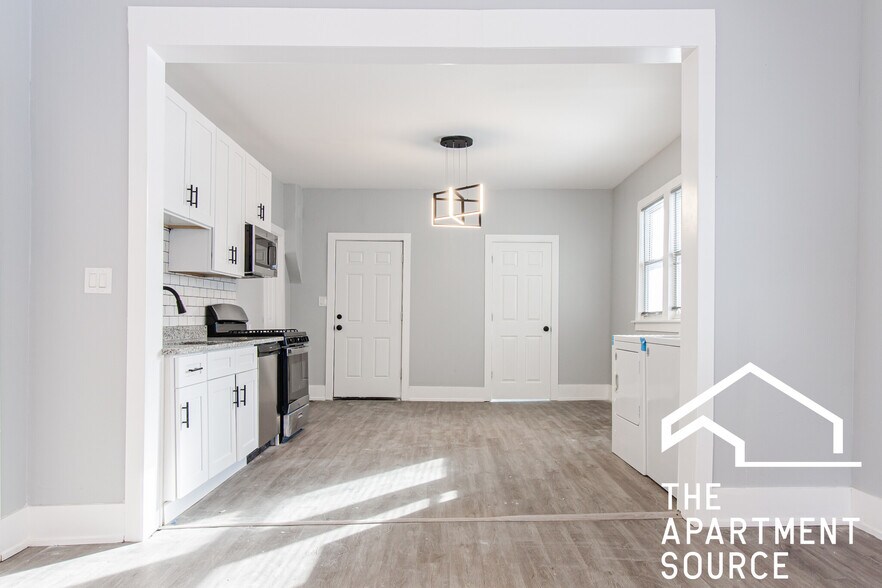 Building Photo - 2659 W Homer St