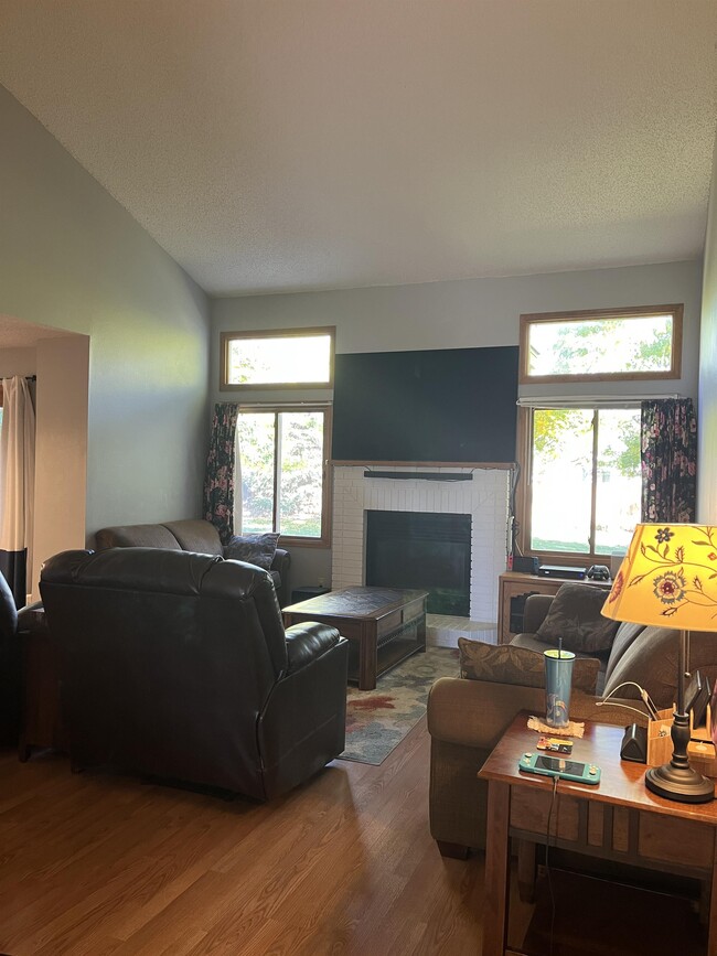 Building Photo - 2032 Prairie View Ct