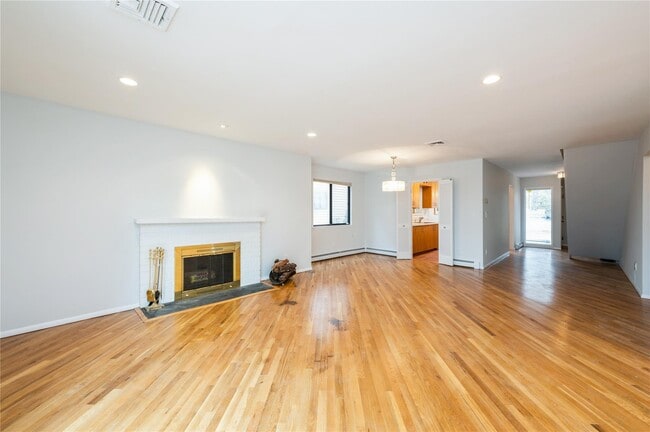 Building Photo - 99 Brush Hollow Close