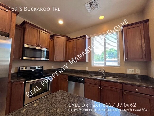 Building Photo - 1459 S Buckaroo Trail