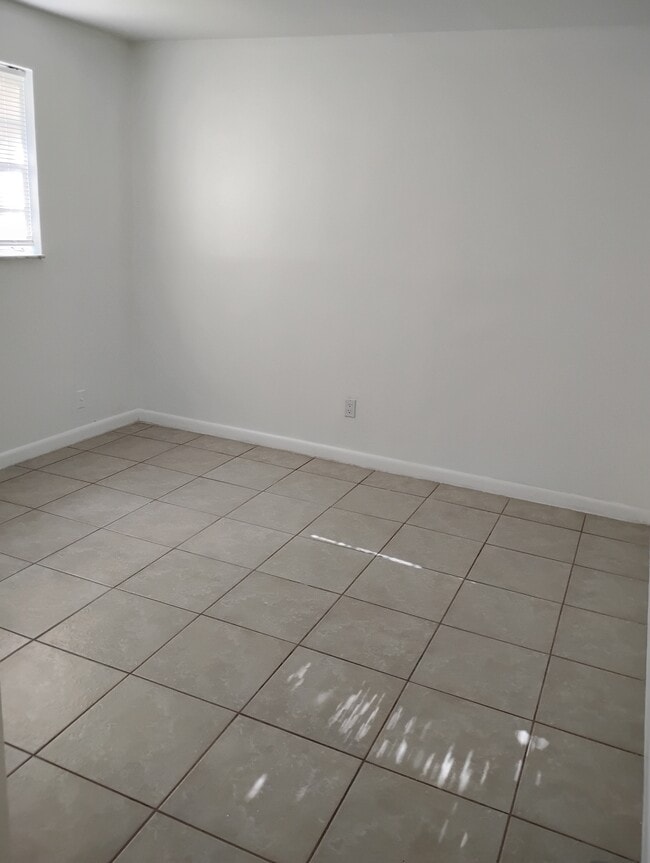 bedroom - 3761 SW 59th Terrace