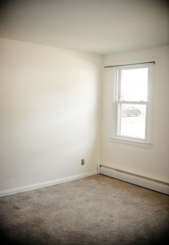 Building Photo - 1078 Kelly Dr
