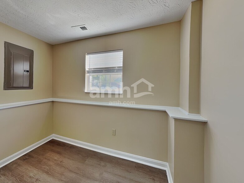 Building Photo - 10296 Manassas Ct