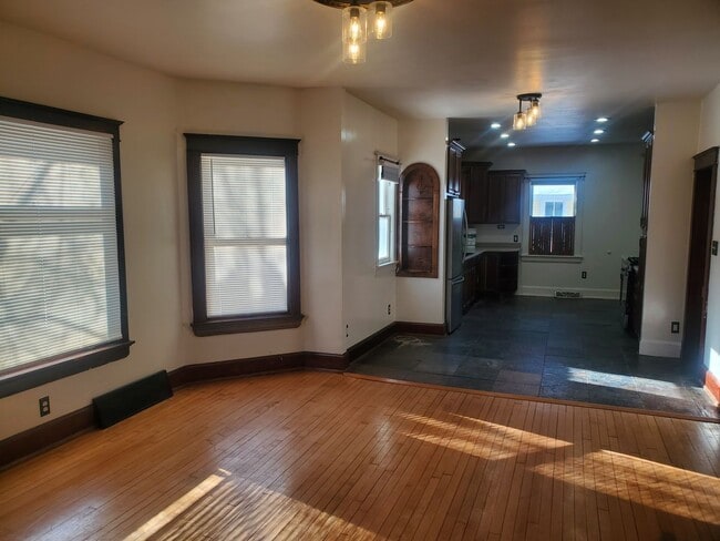 Building Photo - 205-205 N Spring St