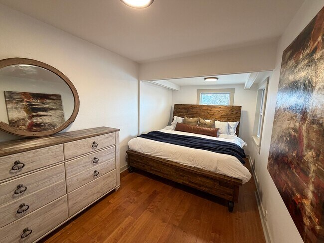 Building Photo - Fully Furnished Sloan's Lake 2 bedroom home