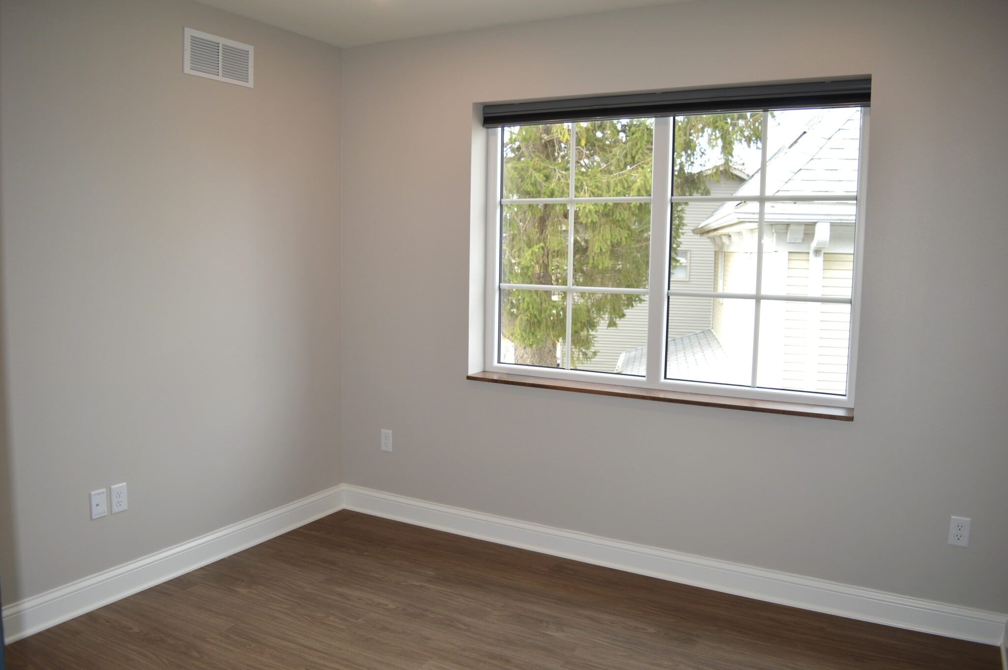 Building Photo - 100 S Washington St