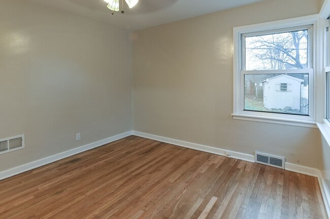 Building Photo - Charming Single Family in Camp Hill