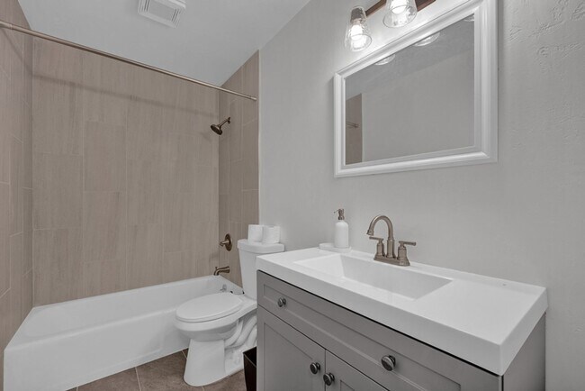 Building Photo - Fully furnished 3/1 AND all bills paid