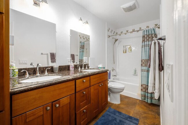 Building Photo - 12779 Calma Ct