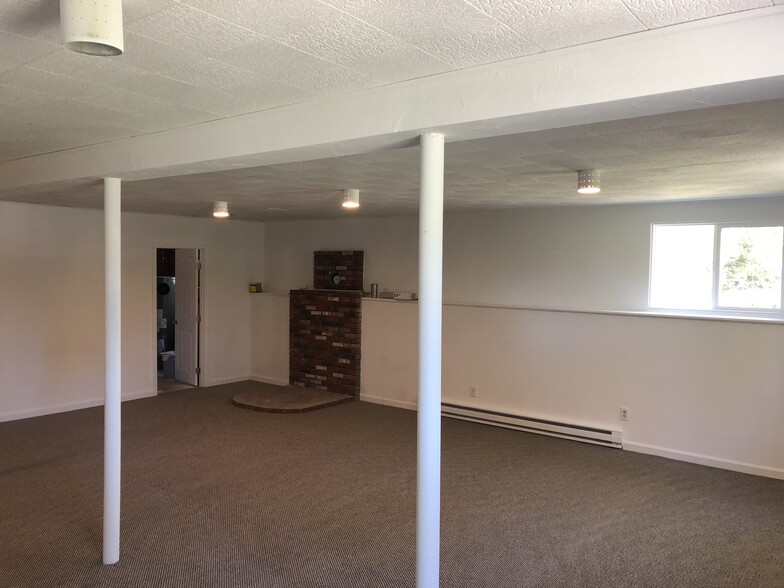 Building Photo - 8 Brookings Dr