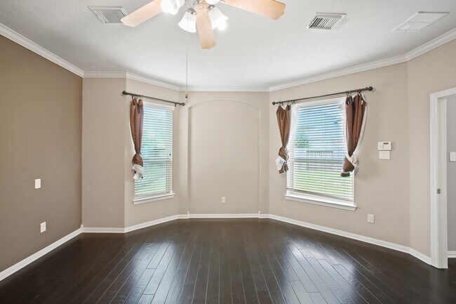 Building Photo - 1606 Sunderland Dr