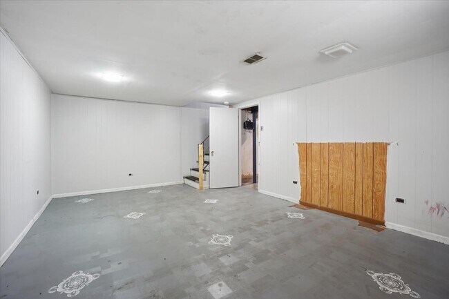 Building Photo - 9115 Gross Point Rd