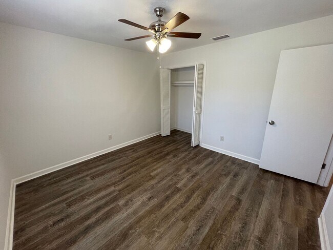 Building Photo - Renovated 3/2.5 House in Chieftain Hills- ...