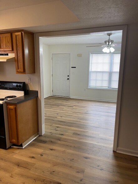 KITCHEN/LIVING - 108 Kenilworth Ct