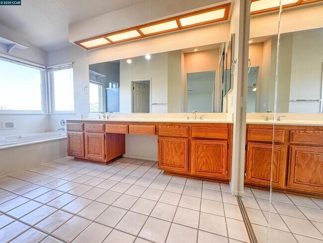 Building Photo - 115 Bermuda Ct