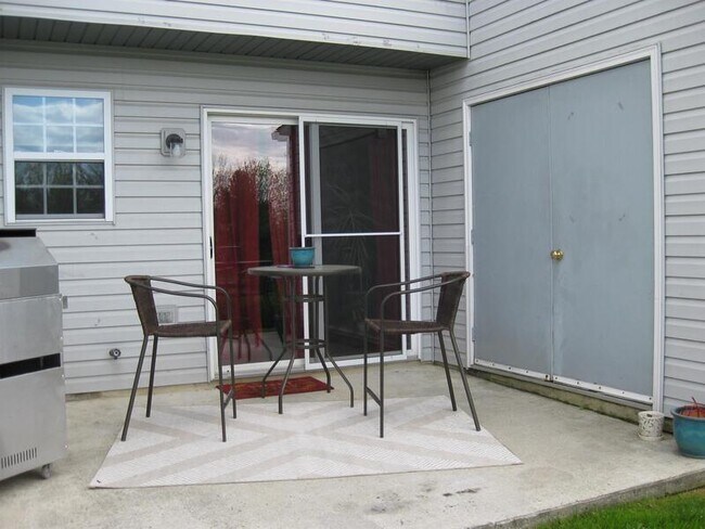 Building Photo - 214 Magnolia Dr