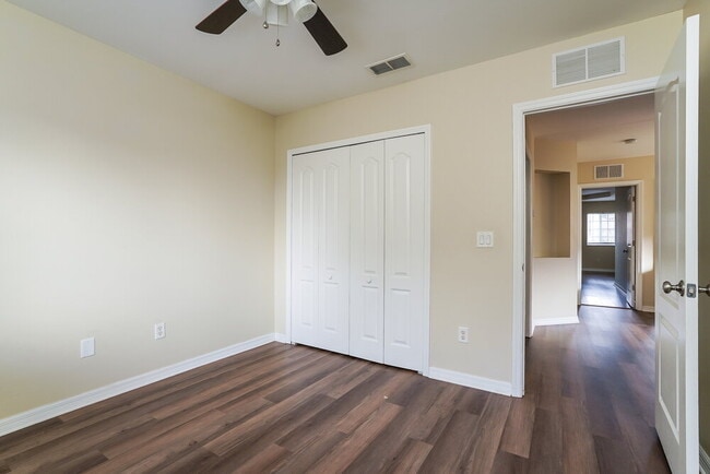 Building Photo - 10211 Tin Maple Dr