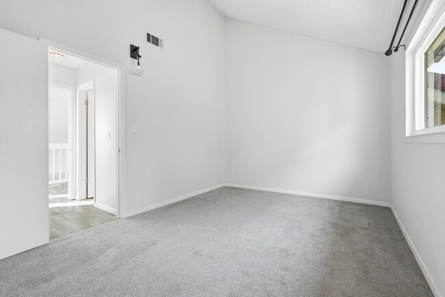 Building Photo - 7 Marina Cove Dr