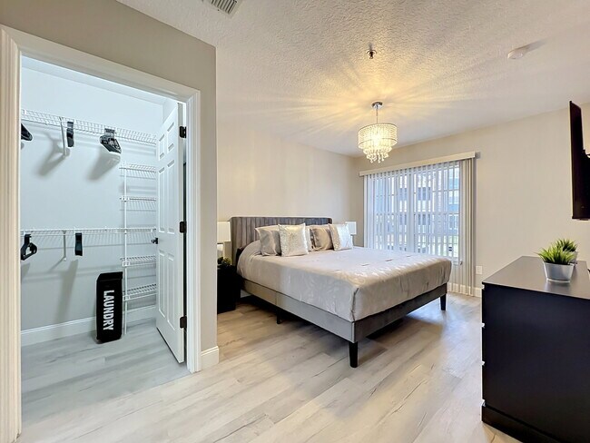Building Photo - South Kirkman Road, Orlando, FL 32811 - 2 BR 2 BA condo