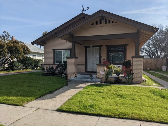 Primary Photo - 1386 N Poplar Ave