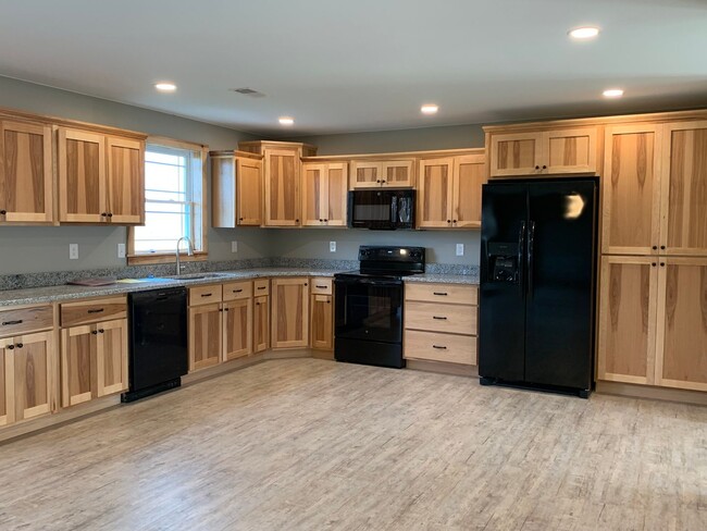 Building Photo - Gorgeous 3 bed, 2.5 bath single family hom...