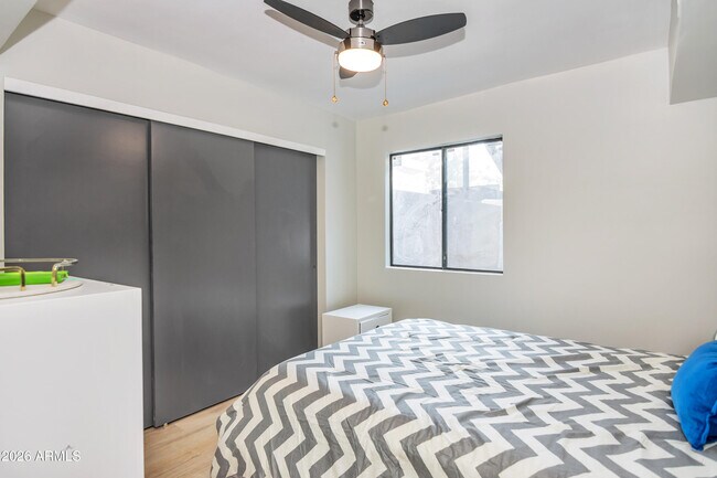 Building Photo - 7599 E Pleasant Run