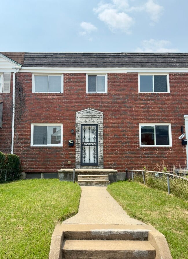 Building Photo - 5731 Denwood Ave