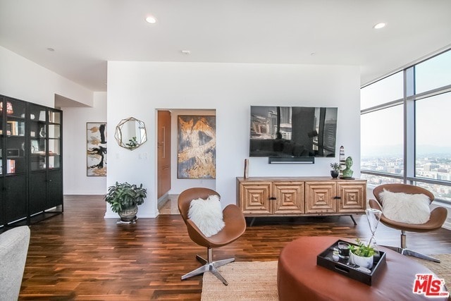 Building Photo - 900 W Olympic Blvd