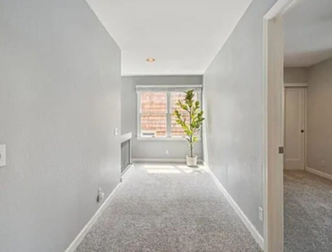 Building Photo - 641 Centre Ct