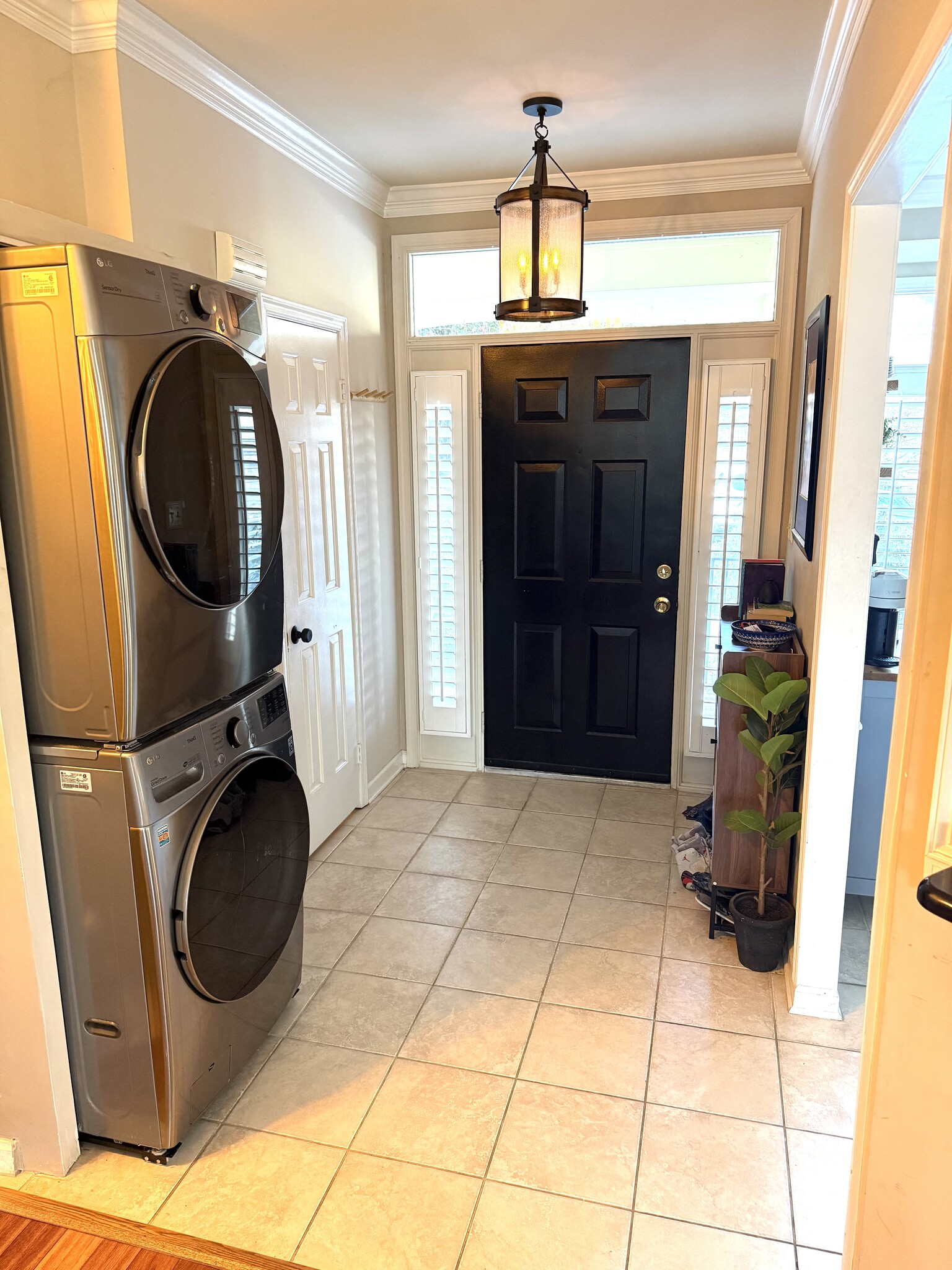 Building Photo - 111 E Colonial Dr