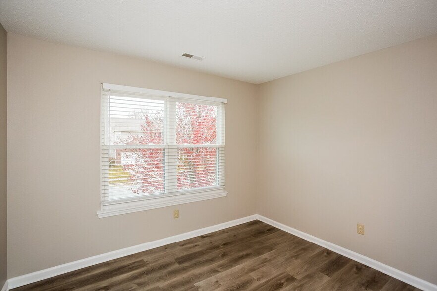 Building Photo - 279 Brookview Dr