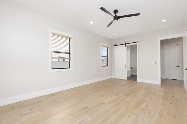 Building Photo - Gorgeous 5 bed | 3.5 bath |  Custom Home with RV Garage in Tonaquint!