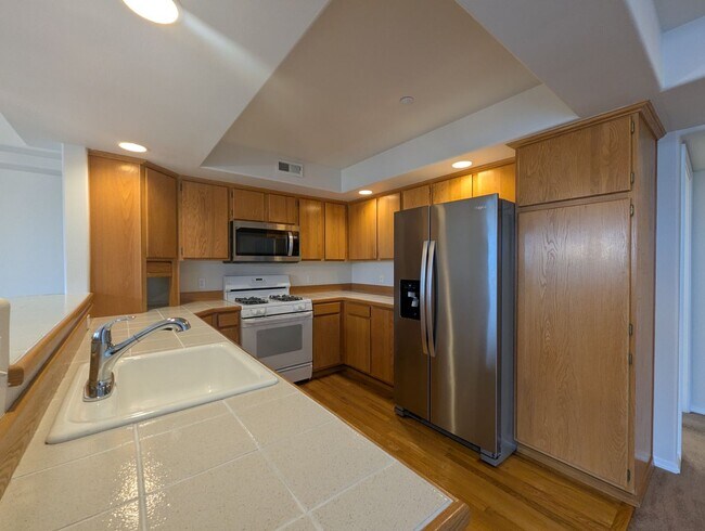 Building Photo - 2bd/2ba Edmonds Condo