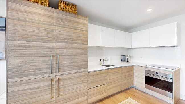 Building Photo - 777 N Ocean Dr