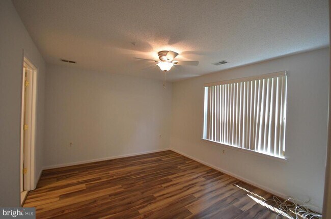 Building Photo - 10009 Vanderbilt Cir