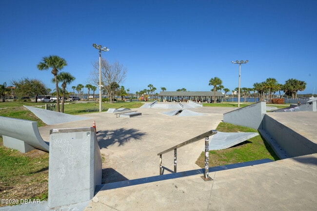 Building Photo - 633 S Palmetto Ave