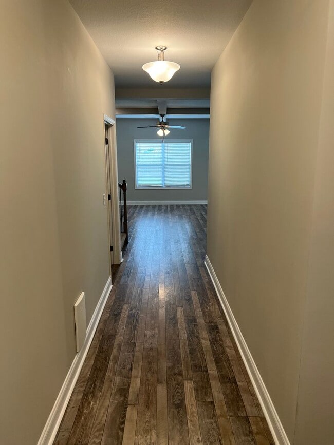 Building Photo - Spacious 4 Bedroom Home in Sango