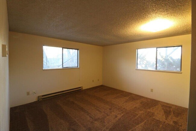 Building Photo - 497 Scenic Dr