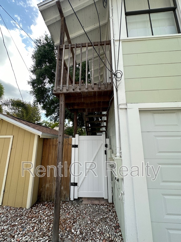 Building Photo - 532 11th Ave N