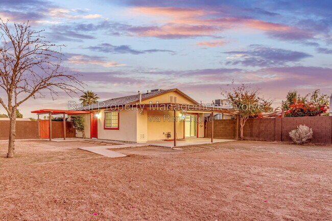 Building Photo - 5438 S 46th Pl