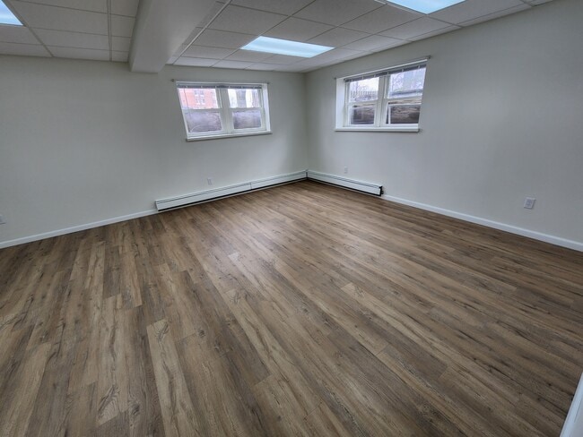 Building Photo - 517 Triplex
