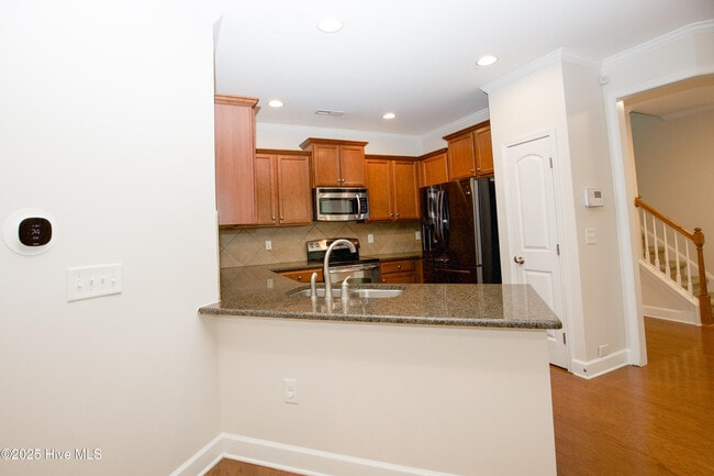 Building Photo - 104 Pine Hawk Dr
