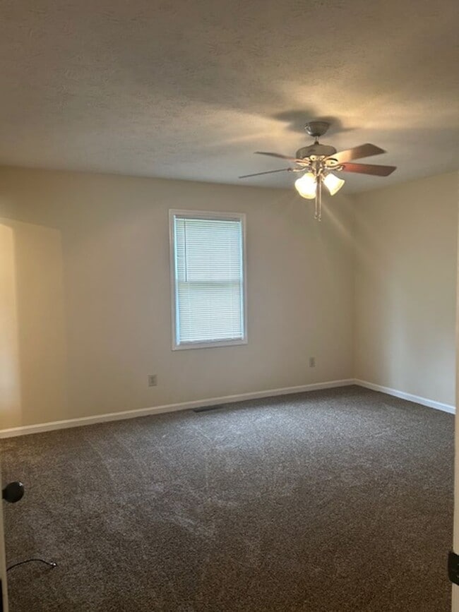 Building Photo - Southside Ranch Home     260129