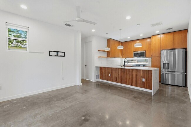 Building Photo - 1707 Deloney St
