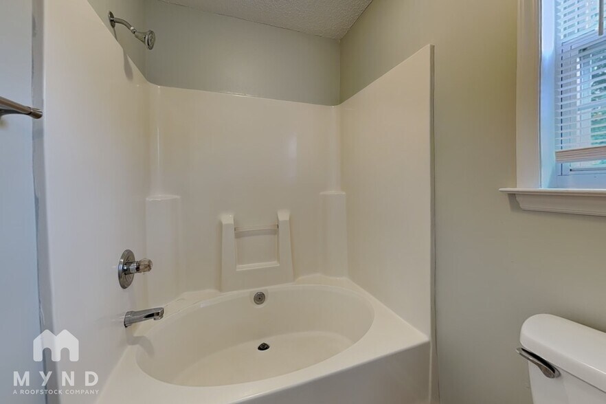 Building Photo - 928 Shannondale Dr