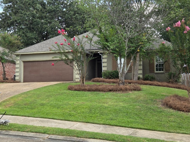Building Photo - 263 Greensview Dr