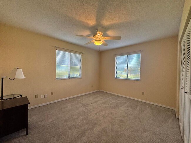Building Photo - 653 Pelican Bay Dr