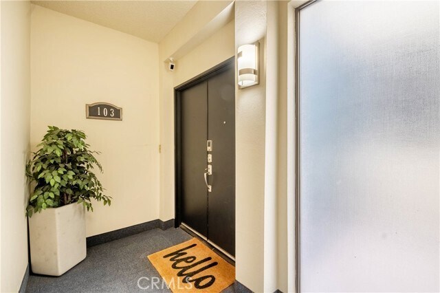 Building Photo - 1305 N Columbus Ave