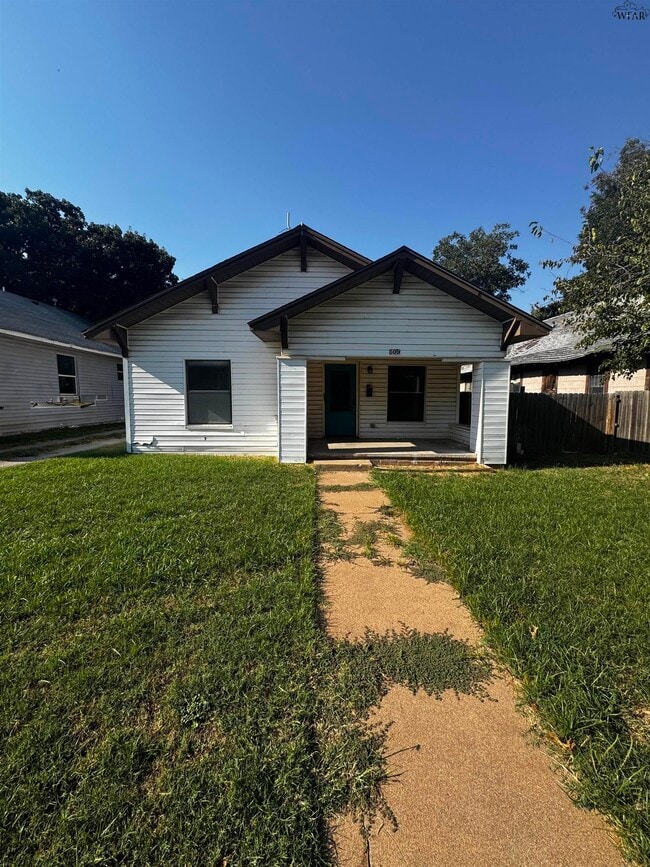 Building Photo - 509 E 4th St